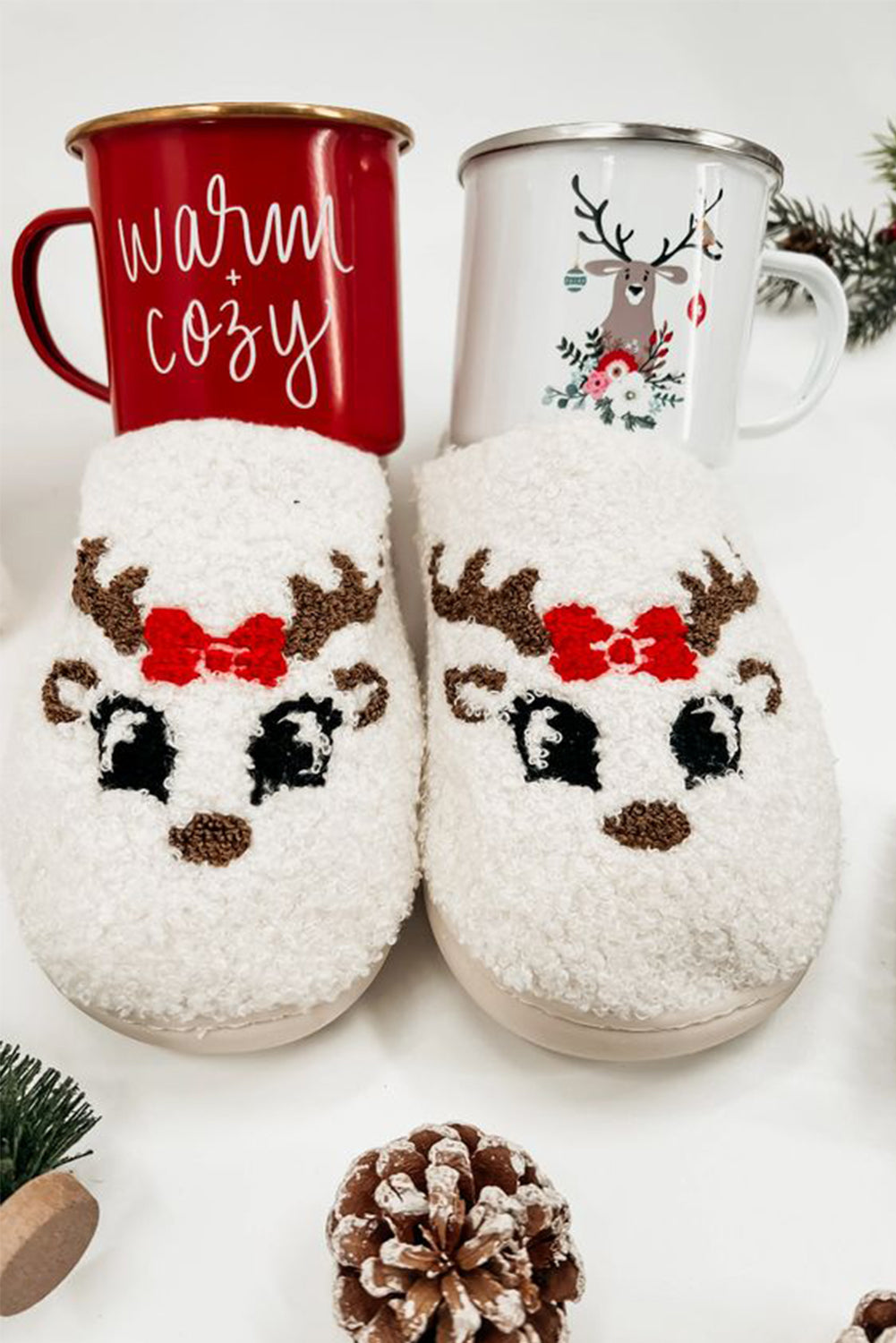 White Christmas Cartoon Pattern Plush Slippers